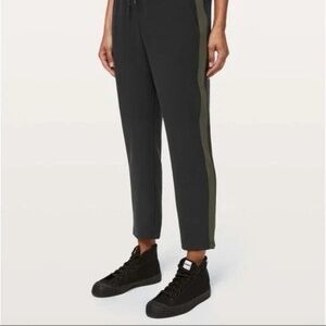 Lululemon On The Fly Pant Woven Track Stripe - Size 4